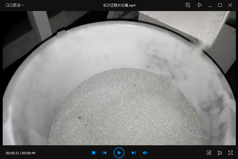 非洲正极片破碎生产现场